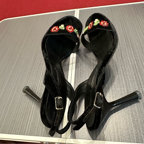 Dolce & Gabbana strappy black velvet slingback heels w/ sequin flowers, size 9 - Picture 14 of 14